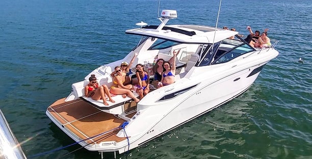 Hamptons Bachelorette Party Boat 32' Sundancer