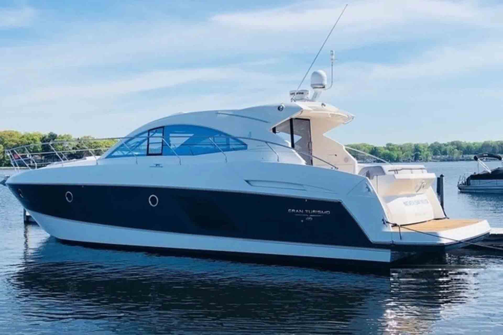 49' Motor Boat Hamptons Yacht Charter