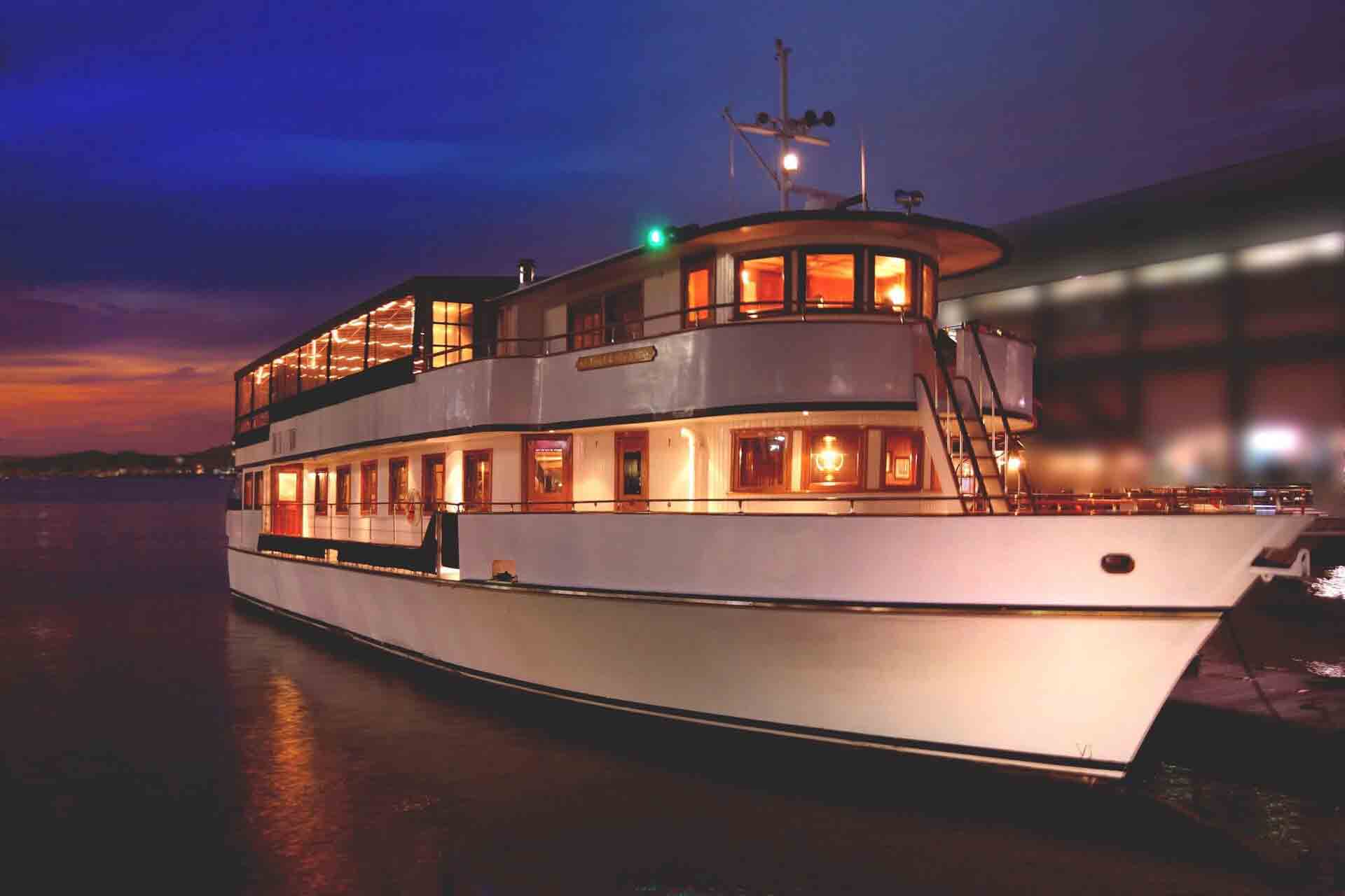 85' Hamptons Event Yacht Hamptons Yacht Charter